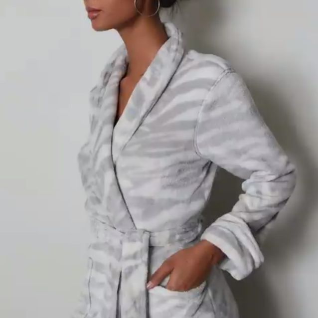 Natori Plush Tigress 52" Robe N74062-Robes-Natori-Gray-XSmall-Anna Bella Fine Lingerie, Reveal Your Most Gorgeous Self!